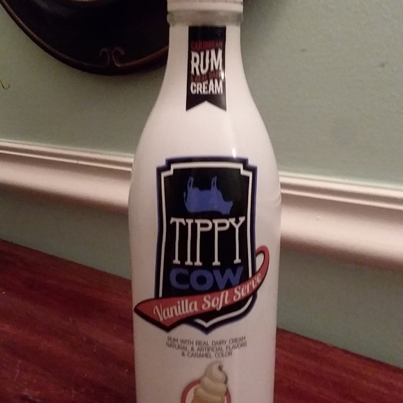 Lighted Tippy Cow Bottle Caribbean Rum Wisconsin Cocktail Empty - Picture 3 of 8